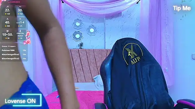 mia  thomson  online show from April 2026 08:04:02 AM