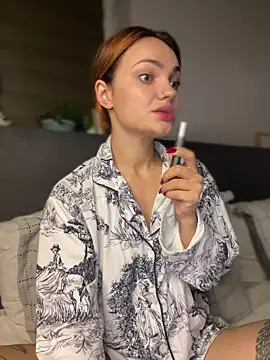 SaraLow online show from October 2025 01:09:01 AM