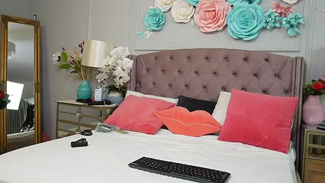 JenniferLovve online show from November 2025 04:00:01 AM