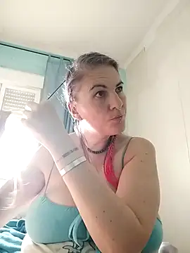 Snapshot of est_82 chatting on September 2025 08:08:01 AM est 82 online show from September 2025 08:08:01 AM