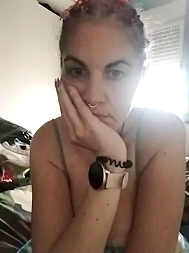 Snapshot of est_82 chatting on September 2025 08:41:01 AM est 82 online show from September 2025 08:41:01 AM