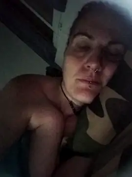 Snapshot of est_82 chatting on October 2025 09:34:01 PM est 82 online show from October 2025 09:34:01 PM