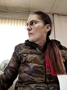 Snapshot of est_82 chatting on October 2025 07:42:02 AM est 82 online show from October 2025 07:42:02 AM