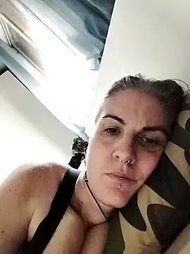 Snapshot of est_82 chatting on October 2025 03:57:02 PM est 82 online show from October 2025 03:57:02 PM