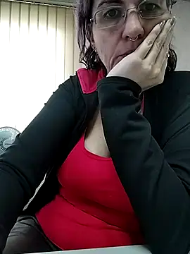 Snapshot of est_82 chatting on October 2025 07:40:01 AM est 82 online show from October 2025 07:40:01 AM