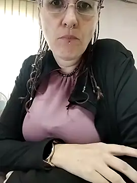 Snapshot of est_82 chatting on October 2025 07:56:01 AM est 82 online show from October 2025 07:56:01 AM