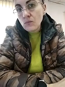 Snapshot of est_82 chatting on October 2025 08:49:01 AM est 82 online show from October 2025 08:49:01 AM