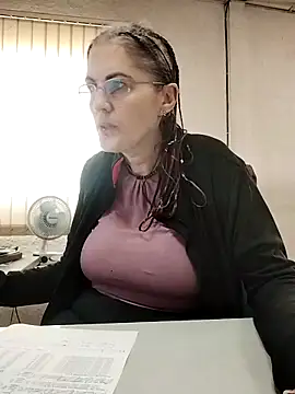 Snapshot of est_82 chatting on November 2025 08:46:01 AM est 82 online show from November 2025 08:46:01 AM