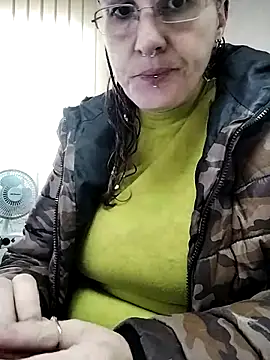 Snapshot of est_82 chatting on November 2025 07:41:02 AM est 82 online show from November 2025 07:41:02 AM