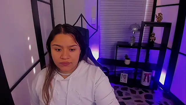 ElaBourn  online show from October 2025 12:36:02 PM