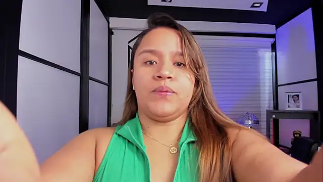 ElaBourn  online show from October 2025 02:07:01 PM