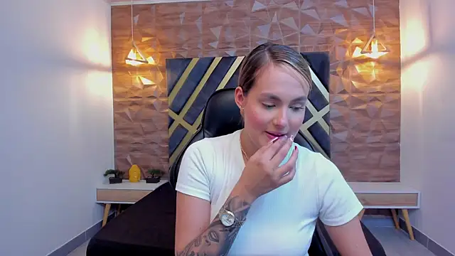 Emmaa white  online show from January 2026 05:15:01 PM