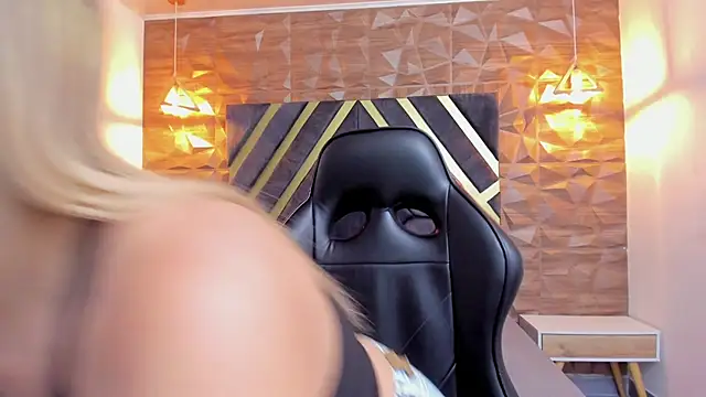 Emmaa white  online show from March 2026 05:14:01 PM