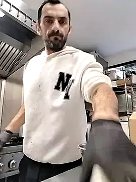 hotmen83 online show from October 2025 06:12:02 AM