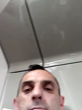 hotmen83 online show from April 2026 09:50:02 PM