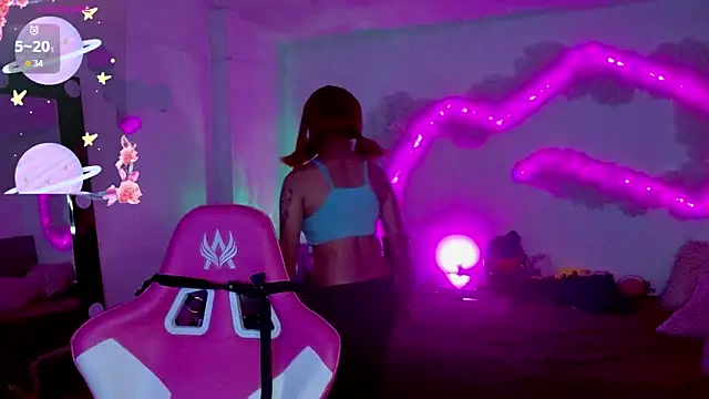 larah uwu online show from October 2025 07:46:02 PM