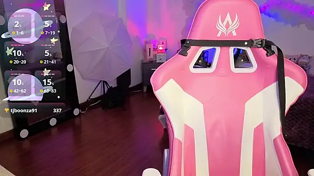 larah uwu online show from November 2025 07:16:02 PM