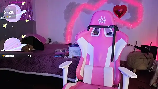 larah uwu online show from February 2026 07:32:02 PM