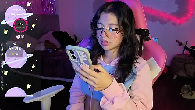 larah uwu online show from February 2026 07:54:02 PM