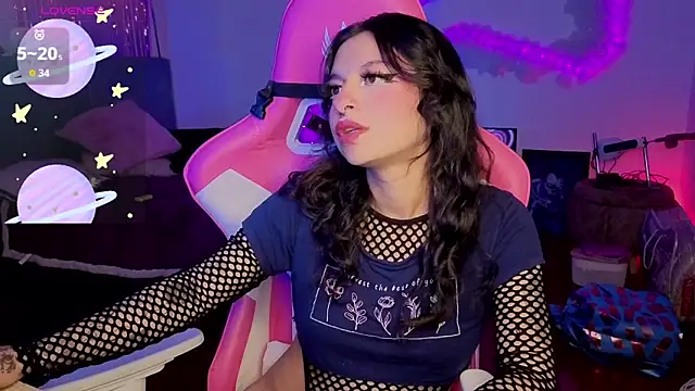 larah uwu online show from March 2026 08:43:01 PM