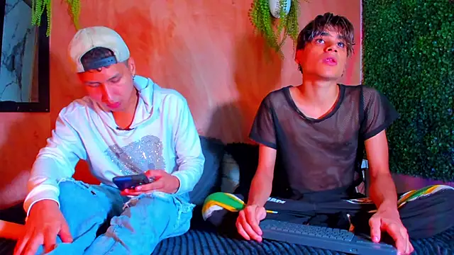 spicy adonhis online show from November 2025 12:33:01 PM