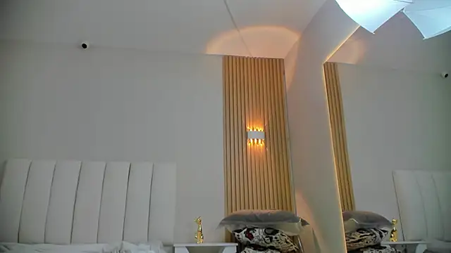 lilyth adam online show from November 2025 07:35:01 PM