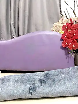 Jess-Thuy online show from October 2025 02:18:02 PM