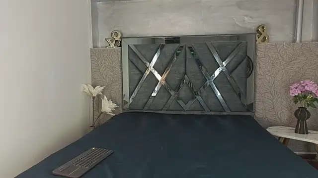  DantFox  online show from January 2026 08:11:02 PM