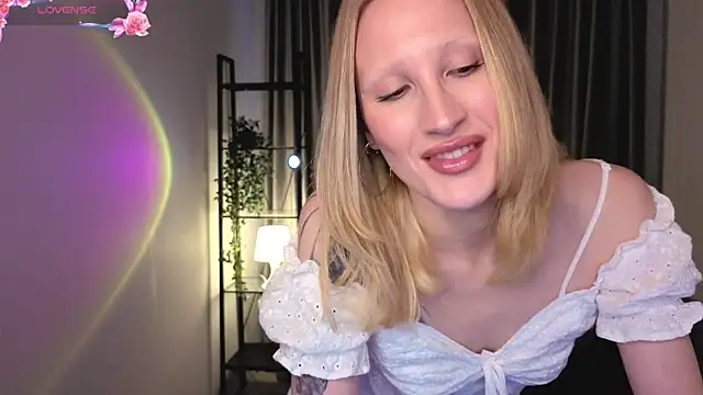 BiancaHelo online show from October 2025 02:40:02 PM