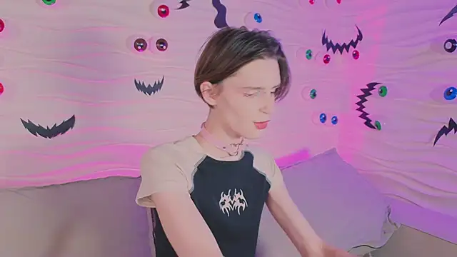 madi snow online show from October 2025 05:20:02 AM