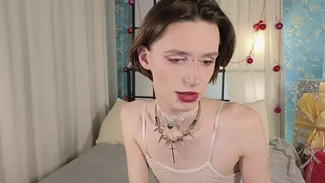 madi snow online show from December 2025 12:22:02 PM