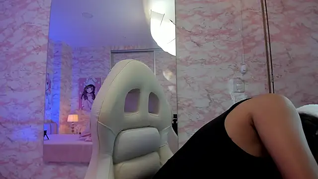 Lhea Foxx online show from November 2025 12:00:01 AM