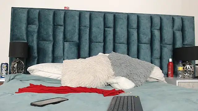 Emma Foxi online show from November 2025 08:52:01 PM