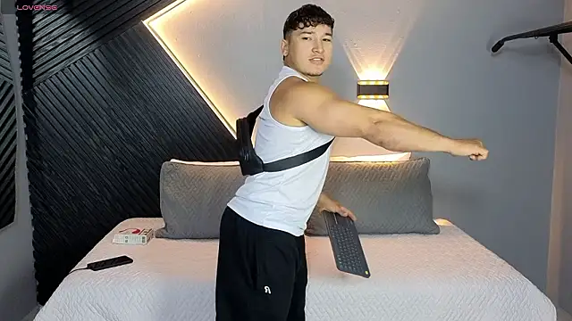 Horny nick18 online show from February 2026 01:37:01 PM