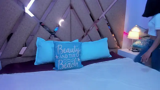 BelhaLawuo online show from November 2025 09:02:01 PM