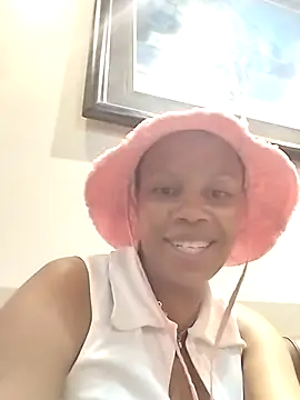 Snapshot of HoneyDripz_94 chatting on October 2025 10:10:01 PM HoneyDripz 94 online show from October 2025 10:10:01 PM