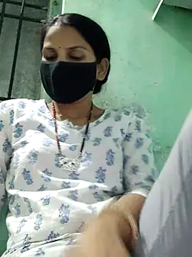 poojam93 online show from September 2025 01:44:02 PM