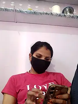 poojam93 online show from November 2025 08:27:02 AM