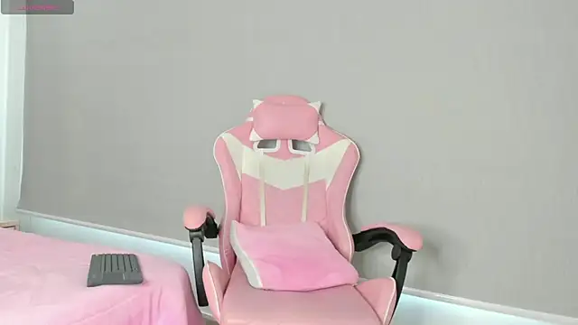 Snapshot of kendal_hot01 chatting on November 2025 01:00:01 PM kendal hot01 online show from November 2025 01:00:01 PM