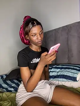 Trans fairy online show from April 2026 11:21:02 PM