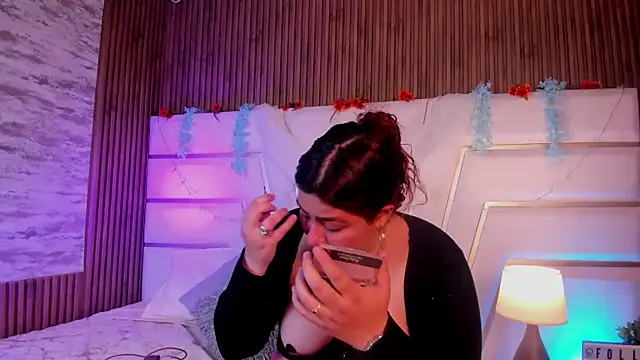 AdelaTaylor online show from October 2025 05:43:02 PM