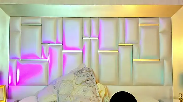 AdelaTaylor online show from November 2025 11:33:01 AM