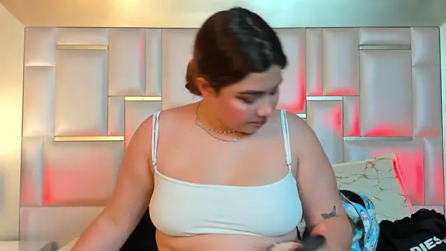 AdelaTaylor online show from November 2025 11:44:02 AM