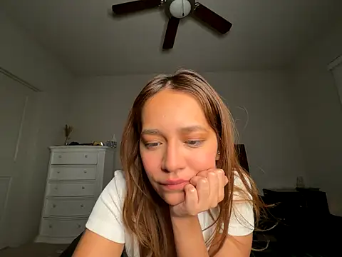 eurydicee online show from November 2025 04:34:02 AM