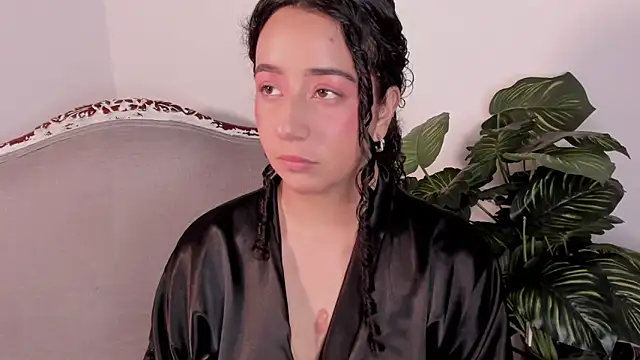 BellaSwwan online show from November 2025 01:43:03 PM