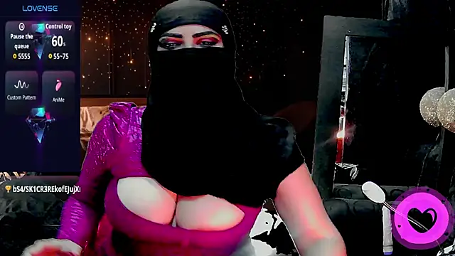 SultanaLayla online show from November 2025 08:56:01 PM