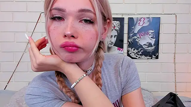 Blondy Fina online show from September 2025 05:00:01 AM