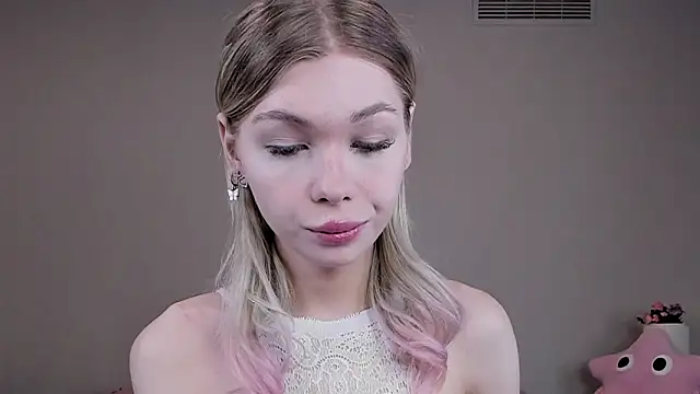 Blondy Fina online show from March 2026 04:38:01 AM