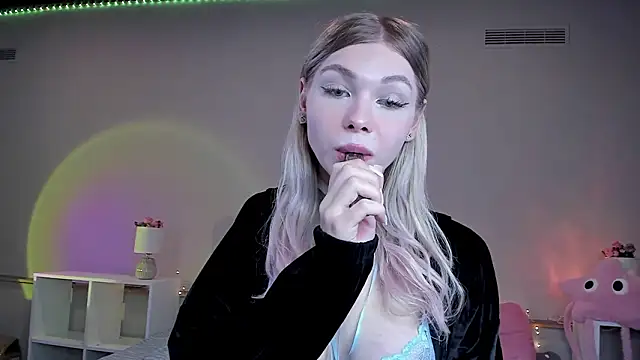 Blondy Fina online show from March 2026 11:37:01 AM