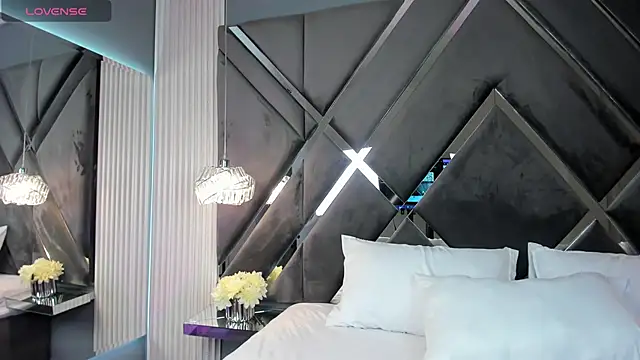 CoraimaSahin online show from February 2026 04:44:01 AM